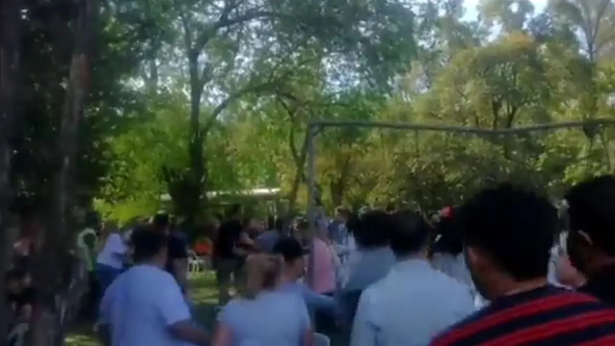 Un verdadero caos se desat&oacute; en el restaurante, con fuertes peleas entre personas que buscaban festejar el D&iacute;a de la Madre.&nbsp;