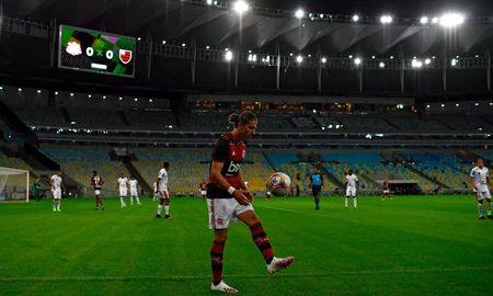 En plena pandemia de coronavirus y a metros de un hospital de campaña, Flamengo goleó a Bangú por el Campeonato Carioca, el pasado 18 de junio. En plena pandemia de coronavirus y a metros de un hospital de campaña, Flamengo goleó a Bangú por el Campeonato Carioca, el pasado 18 de junio.