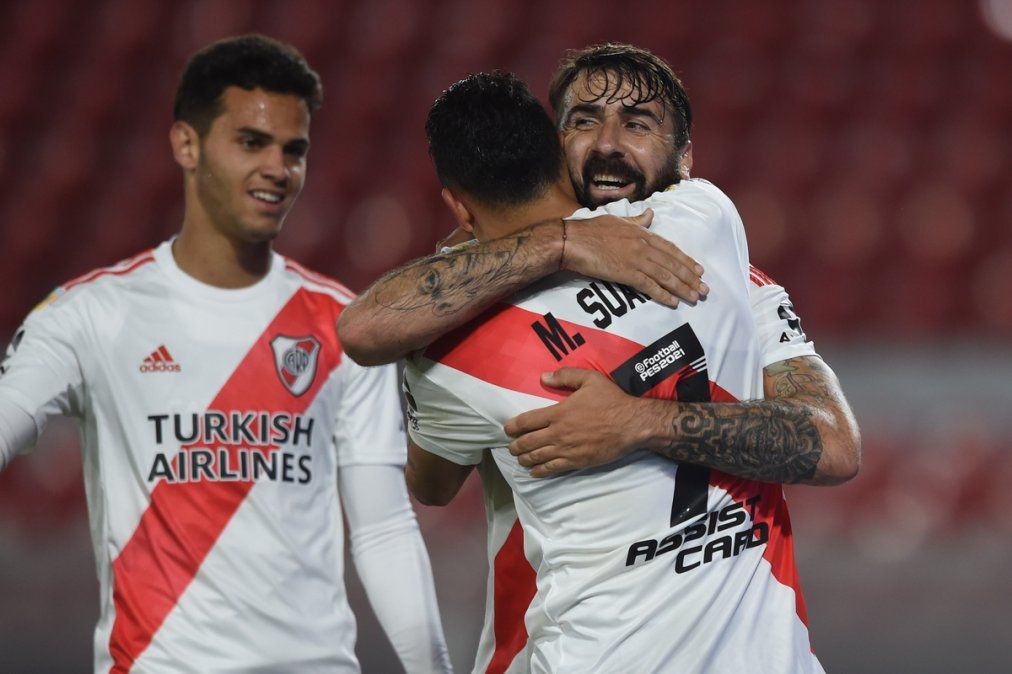 River se acomodó en su grupo tras vencer a Rosario Central en Avellaneda.