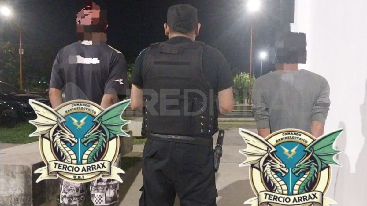 Dos detenidos en el barrio Los Hornos, uno de ellos tenía pedido de captura.