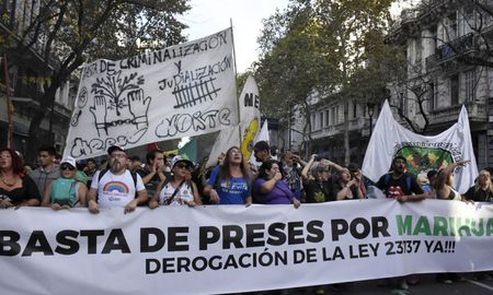 En Santa Fe, como en cientos de ciudades en todo el mundo, éste 3 de mayo, se llevará a cabo la Marcha Mundial por la Marihuana. En Santa Fe, como en cientos de ciudades en todo el mundo, éste 3 de mayo, se llevará a cabo la Marcha Mundial por la Marihuana.