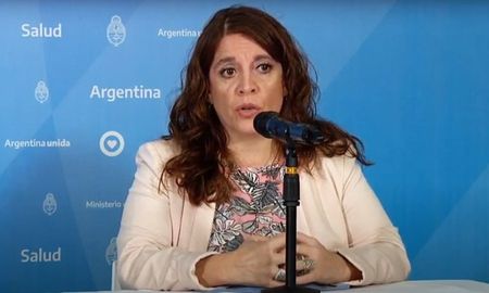 La jefa de Gabinete del Ministerio de Salud, Sonia Tarragona, aseguró hoy que la cantidad de fallecidos por coronavirus es actualmente la mitad que teníamos el año pasado con la misma cantidad de casos gracias al ritmo de vacunación. La jefa de Gabinete del Ministerio de Salud, Sonia Tarragona, aseguró hoy que la cantidad de fallecidos por coronavirus es actualmente la mitad que teníamos el año pasado con la misma cantidad de casos gracias al ritmo de vacunación.