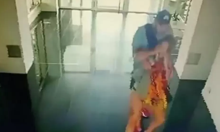 Un hombre es detenido luego de agredir brutalmente a su pareja en Puerto Madryn. Un hombre es detenido luego de agredir brutalmente a su pareja en Puerto Madryn.