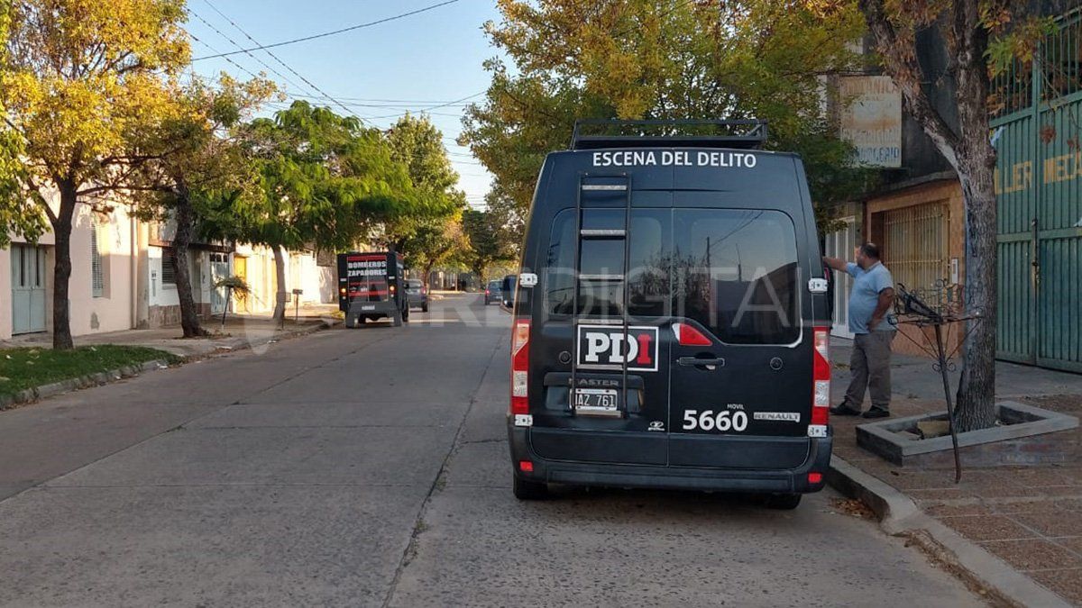 Vecinos de Avenida Freyre hallaron restos de huesos humanos en plena v&iacute;a p&uacute;blica.