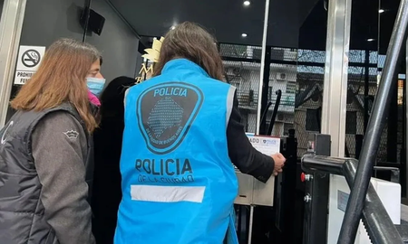 Allanaron una clínica de cirugía estética después de que internaran a dos pacientes Allanaron una clínica de cirugía estética después de que internaran a dos pacientes