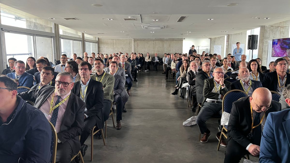 La jornada se dividió en dos escenarios, el auditorio del Hotel UNL ATE y los quirófanos del Sanatorio Central de grupo MIT. La jornada se dividió en dos escenarios, el auditorio del Hotel UNL ATE y los quirófanos del Sanatorio Central de grupo MIT.