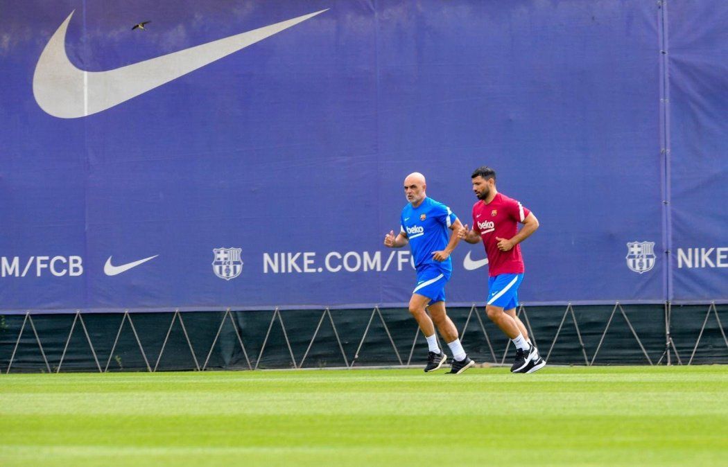Sergio Kun Agüero comenzó a entrenarse con el Barcelona de cara a la próxima temporada.