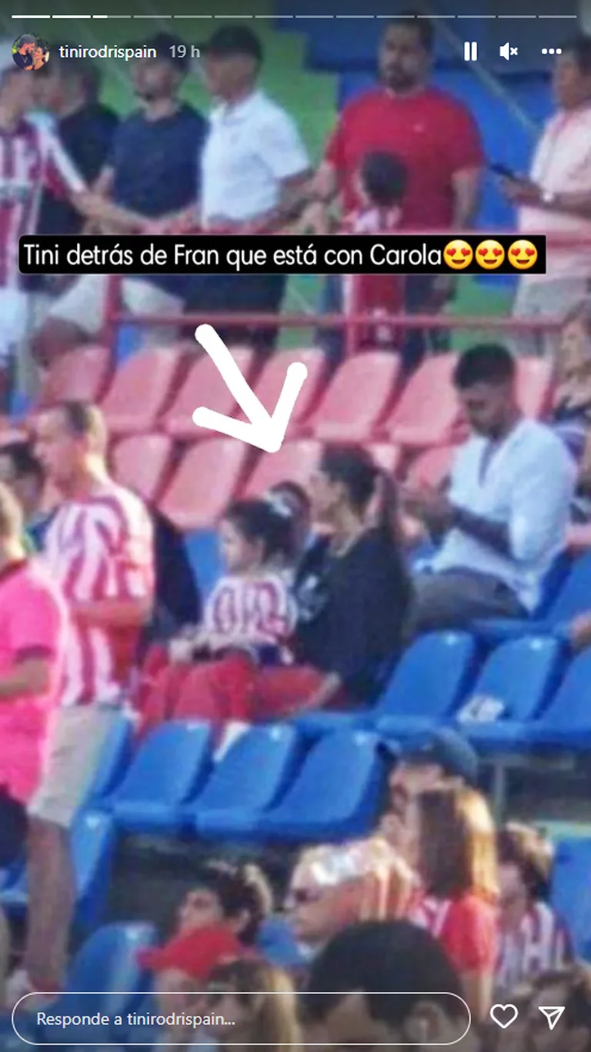 Tini Stoessel y la hija de Rodigo de Paul, juntas en la cancha.