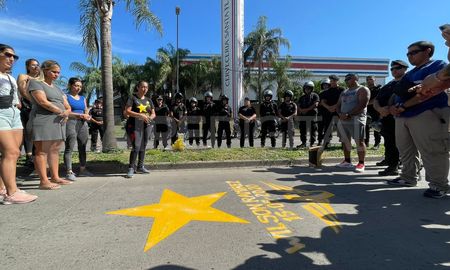 Una estrella amarilla y un águila en honor a Wilson Ramírez, el policía de la Brigada Motorizada que murió en Avenida Alem Una estrella amarilla y un águila en honor a Wilson Ramírez, el policía de la Brigada Motorizada que murió en Avenida Alem