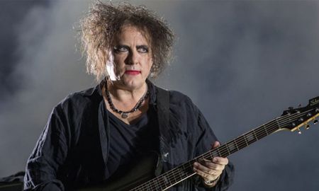 Robert Smith nació en Blackpool, Lancashire, Inglaterra, el 21 de abril de 1959. Robert Smith nació en Blackpool, Lancashire, Inglaterra, el 21 de abril de 1959.