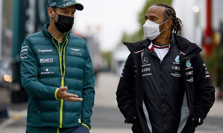 Lewis Hamilton celebró el atrevimiento de Sebastian Vettel de utilizar ropa con los colores de la bandera Lgbtiq+ en la previa al GP de Hungría de la Fórmula 1. Lewis Hamilton celebró el atrevimiento de Sebastian Vettel de utilizar ropa con los colores de la bandera Lgbtiq+ en la previa al GP de Hungría de la Fórmula 1.