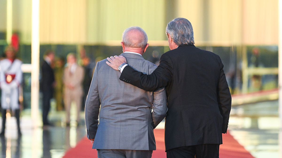 Alberto Fernández mantuvieron una cumbre en Brasil este martes y el mandatario local prometió ayudar a la Argentina.