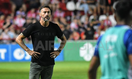 Cristian González no podrá contar con el capitán Claudio Corvalán para el próximo partido de Unión.