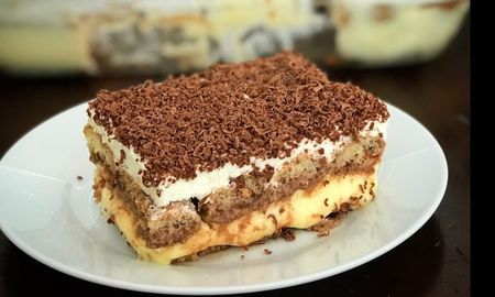 Postre de vainillas, chocolate y dulce de leche. Postre de vainillas, chocolate y dulce de leche.