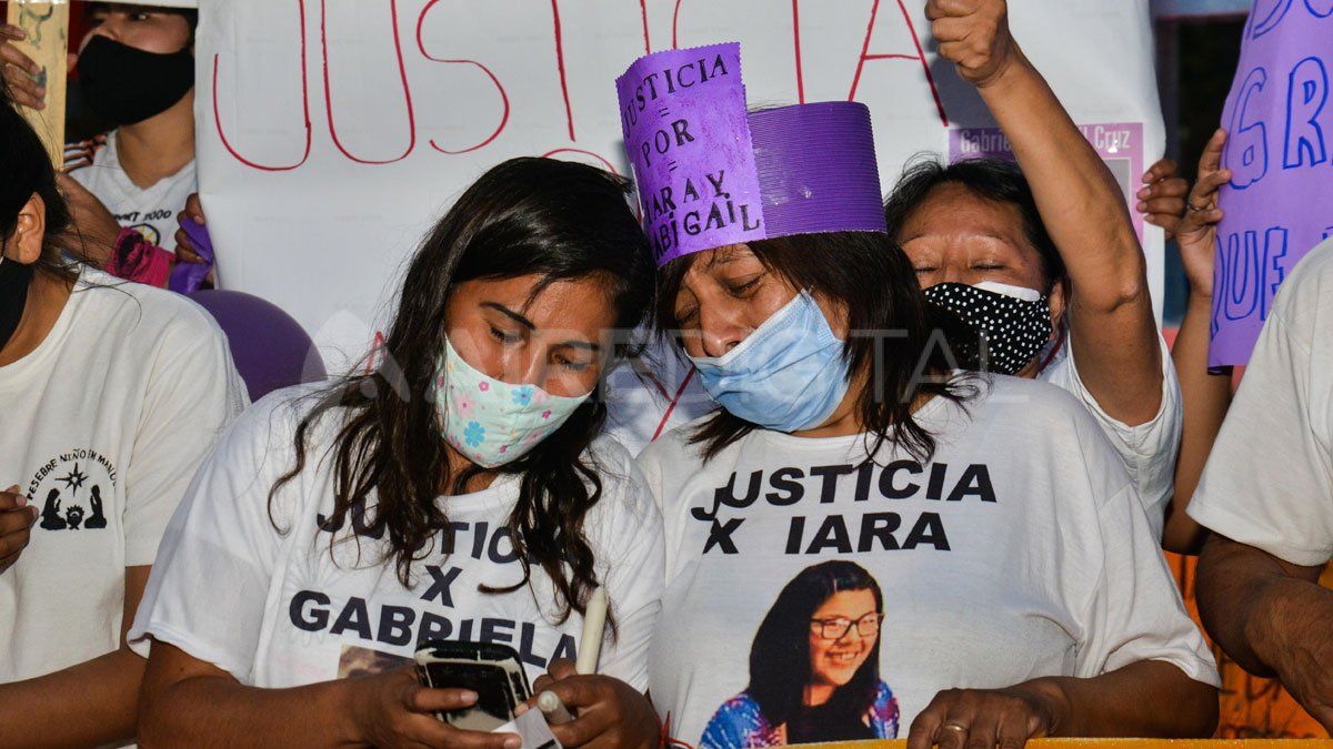 Familiares, amigos y vecinos de Gabriela Cruz, la joven de 24 años encontrada asesinada en la zona de Serranías de Zapla, marcharon este jueves en la ciudad jujeña de Palpalá en reclamo de justicia y para denunciar la ausencia del Estado provincial ante los casos violencia de género luego de que hubo cuatro femicidios en menos de un mes.