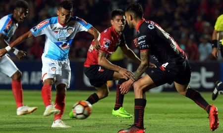 colon vendio un defensor que casi no jugo, en mas de un millon de dolares colon vendio un defensor que casi no jugo, en mas de un millon de dolares
