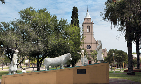 La Reserva Montecito de Lovera protege el monte nativo y más de 100 especies de aves. La Reserva Montecito de Lovera protege el monte nativo y más de 100 especies de aves.