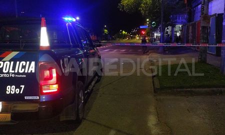 Apenas efectuó los disparos, el remisero y agente del Servicio Penitenciario llamó al 911. Cuando la policía y la ambulancia llegaron, el ladrón ya estaba muerto. Apenas efectuó los disparos, el remisero y agente del Servicio Penitenciario llamó al 911. Cuando la policía y la ambulancia llegaron, el ladrón ya estaba muerto.