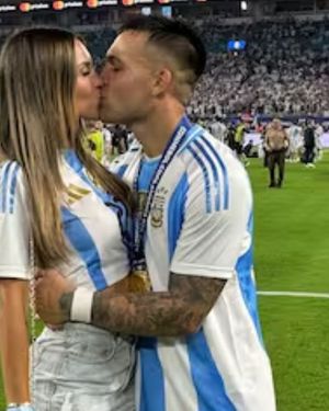 Agustina Gandolfo compartió un chat privado con Lautaro Martínez horas después de la victoria de la Selección argentina sobre Inglaterra y la clasificación a la final del Mundial 2026. Agustina Gandolfo compartió un chat privado con Lautaro Martínez horas después de la victoria de la Selección argentina sobre Inglaterra y la clasificación a la final del Mundial 2026.