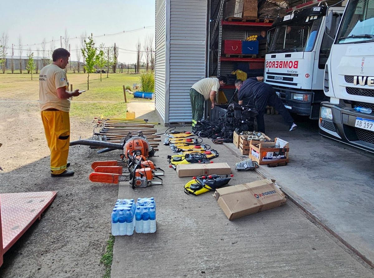 "Se van a concentrar en la localidad cordobesa de Jesús María, el cuartel de bomberos voluntarios, para llevar adelante los trabajos en la localidad de La Granja que se encuentra afectada por el fuego”, remarcó Escajadillo. "Se van a concentrar en la localidad cordobesa de Jesús María, el cuartel de bomberos voluntarios, para llevar adelante los trabajos en la localidad de La Granja que se encuentra afectada por el fuego”, remarcó Escajadillo.