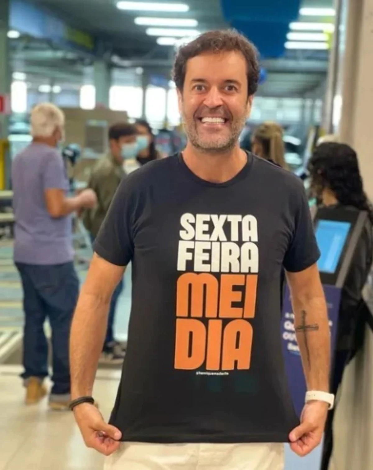 Nunca lo imaginó, pero ahora tiene una empresa digital basada en relajarse los viernes y beber cerveza.