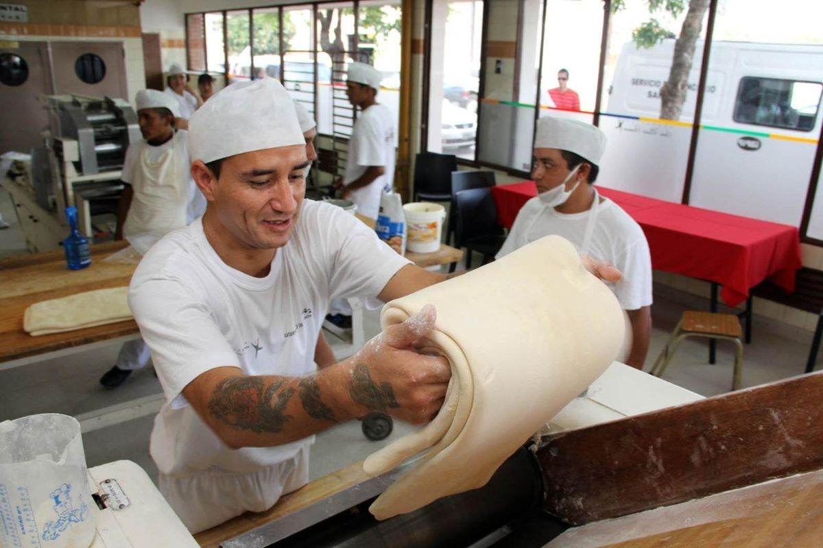 El objetivo del programa es brindar apoyo económico a organismos gubernamentales y no gubernamentales