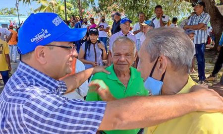 Sergio Garrido, el candidato de la oposición que triunfó en las elecciones regionales de Barinas, junto a sus seguidores. Sergio Garrido, el candidato de la oposición que triunfó en las elecciones regionales de Barinas, junto a sus seguidores.