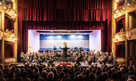 Se realizó la Gala musical en Santa Fe por el 214º aniversario de la Revolución de Mayo. Se realizó la Gala musical en Santa Fe por el 214º aniversario de la Revolución de Mayo.