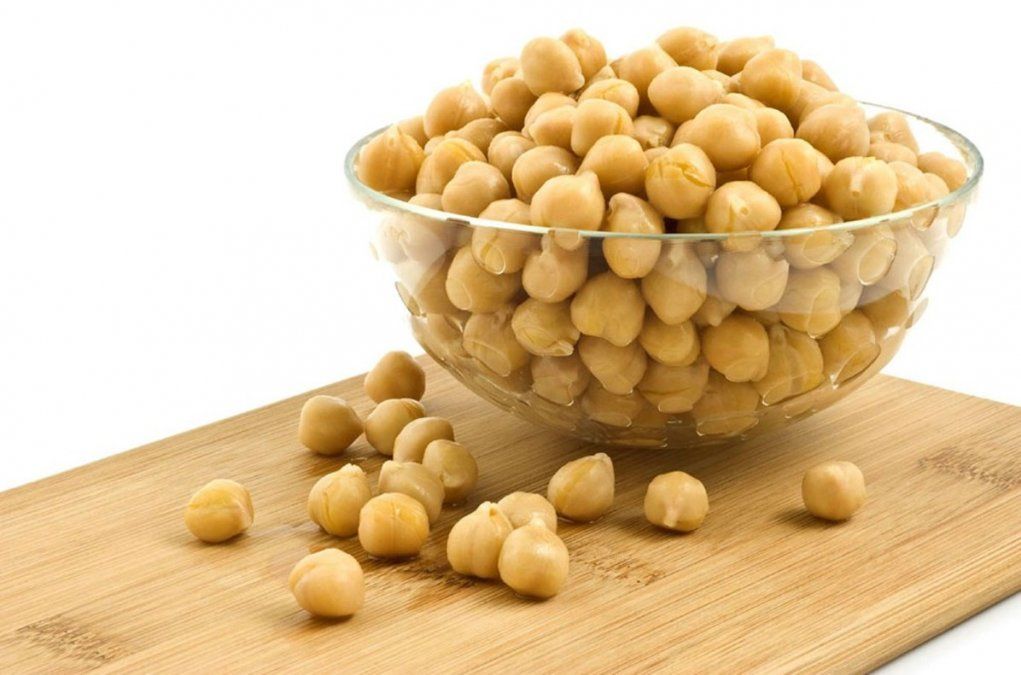 Garbanzos, la base de la ensalada.