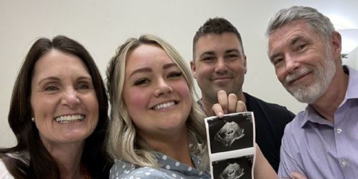 Nancy Hauck de 56 años, dará a luz a su nieta.