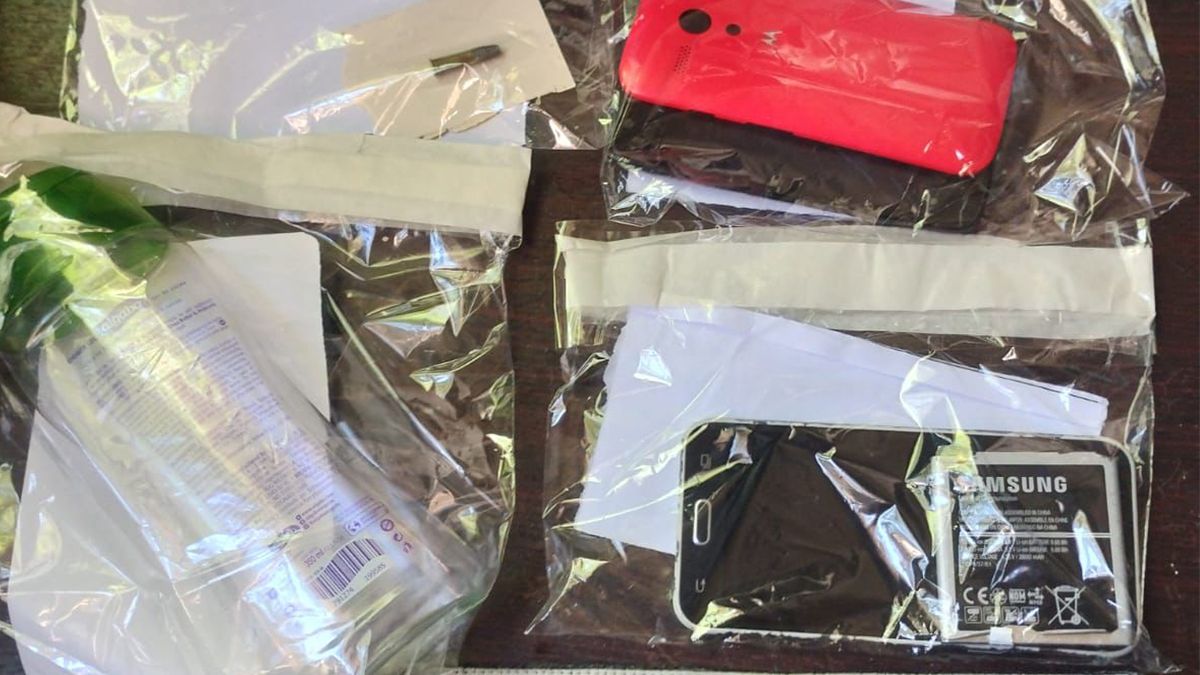 La Brigada de Balaceras y Extorsiones de la Policía de Investigaciones (PDI), dependiente del Ministerio de Justicia y Seguridad, realizó este miércoles los allanamientos en los que detuvo a dos personas. La Brigada de Balaceras y Extorsiones de la Policía de Investigaciones (PDI), dependiente del Ministerio de Justicia y Seguridad, realizó este miércoles los allanamientos en los que detuvo a dos personas.