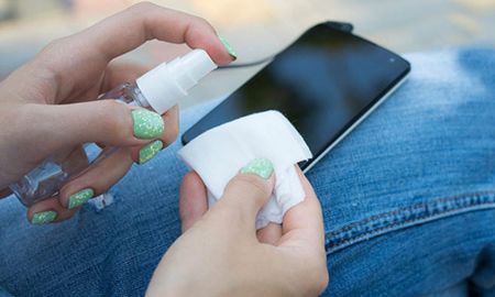 Es importante mantener a tu dispositivo limpio y sin bacterias. Es importante mantener a tu dispositivo limpio y sin bacterias.