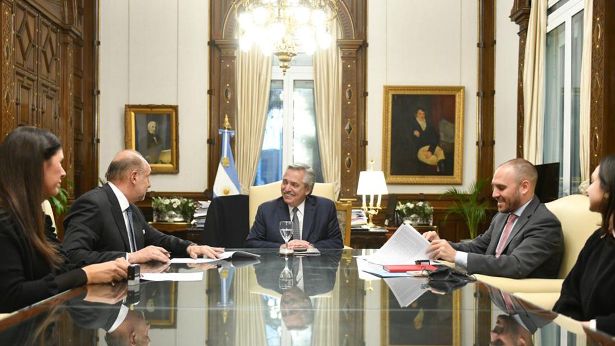 Perotti expresó que “culminamos una reunión con el presidente de la Nación, que es el cierre de varios meses de trabajo con los equipos de la Provincia y del Ministerio para llegar a este acuerdo”.