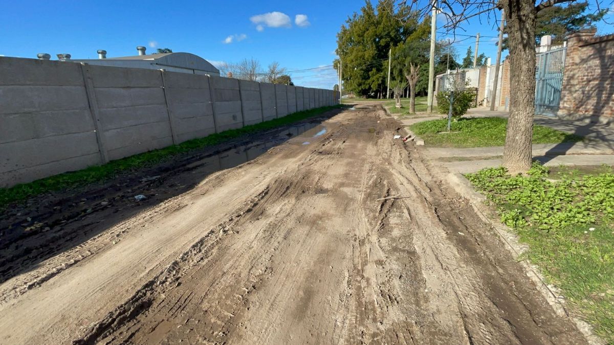 Lo que más preocupa a los vecinos es el zanjón en el Callejón Roca. Lo que más preocupa a los vecinos es el zanjón en el Callejón Roca.