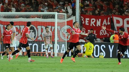 A Unión se le escapó en la última e igualó 4 a 4 ante Independiente en un partido de locos