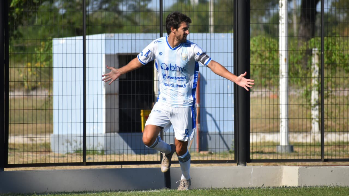 La Crema comenzó ganando con gol de Lucas Albertengo, pero el equipo formoseño lo dio vuelta y se impuso por 3-1. La Crema comenzó ganando con gol de Lucas Albertengo, pero el equipo formoseño lo dio vuelta y se impuso por 3-1.