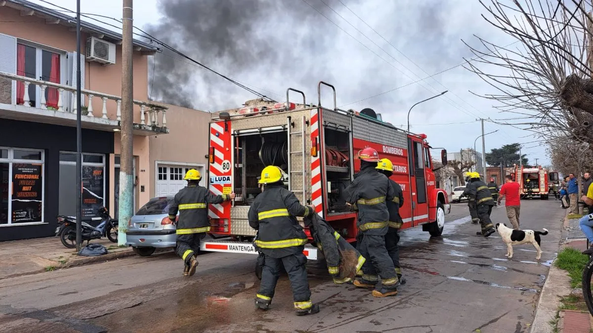 Neuquén: multaron por exceso de velocidad a bomberos que iban a asistir una emergencia