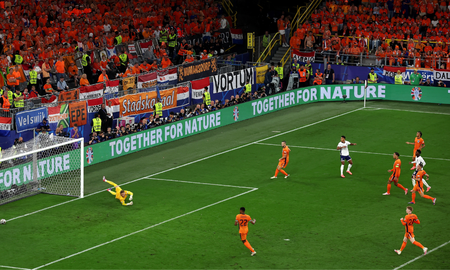 En la última jugada, Watkins de media vuelta, le dio a Inglaterra el pase a la final de la Eurocopa. En la última jugada, Watkins de media vuelta, le dio a Inglaterra el pase a la final de la Eurocopa.
