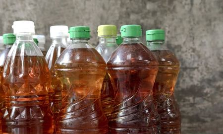 Los residuos de aceites vegetales de los hogares argentinos se cuentan en millones de litros anuales. Los residuos de aceites vegetales de los hogares argentinos se cuentan en millones de litros anuales.