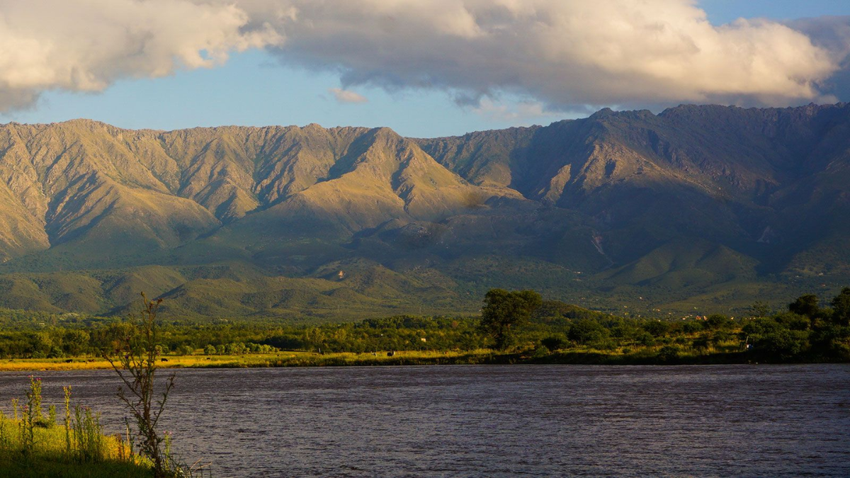 El Parque Nacional Traslasierra protege una de las ecorregiones más importantes de Argentina: el Chaco Seco. El Parque Nacional Traslasierra protege una de las ecorregiones más importantes de Argentina: el Chaco Seco.