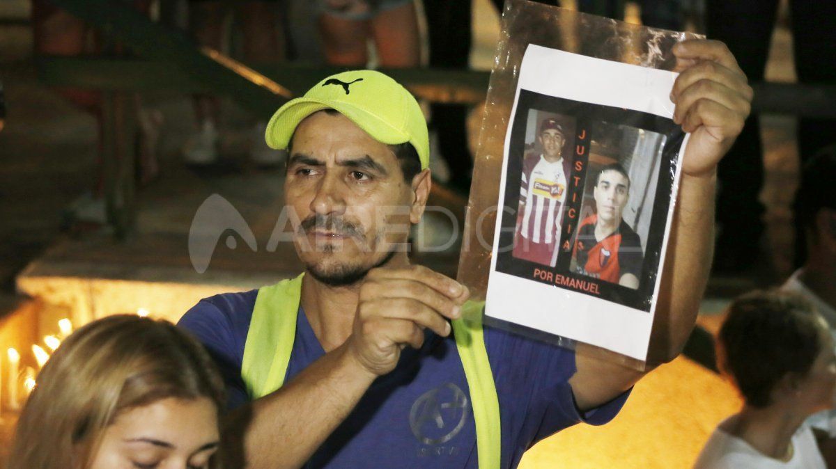 Familiares de v&iacute;ctimas de la inseguridad se movilizaron acompa&ntilde;ados de miles de rafaelinos para pedir justicia.