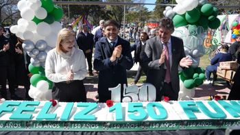 La ciudad de Funes celebró este sábado su 150° aniversario con un acto oficial encabezado por el gobernador Maximiliano Pullaro, la vicegobernadora Gisela Scaglia y el intendente Roly Santacroce.
