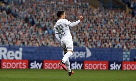 Pablo Hernández, uno que anotó un gol en la goleada 5-0 del Leeds de Marcelo Bielsa sobre el Stoke City. Pablo Hernández, uno que anotó un gol en la goleada 5-0 del Leeds de Marcelo Bielsa sobre el Stoke City.