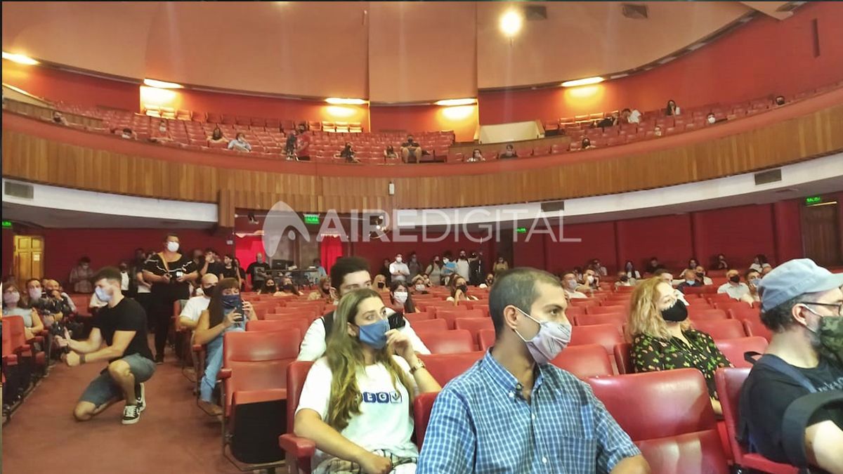 El Boleto Educativo Gratuito tiene por objetivo asegurar la asistencia de estudiantes, docentes y asistentes escolares a todos los establecimientos educativos de la provincia, eliminando así una potencial barrera de acceso a la educación.