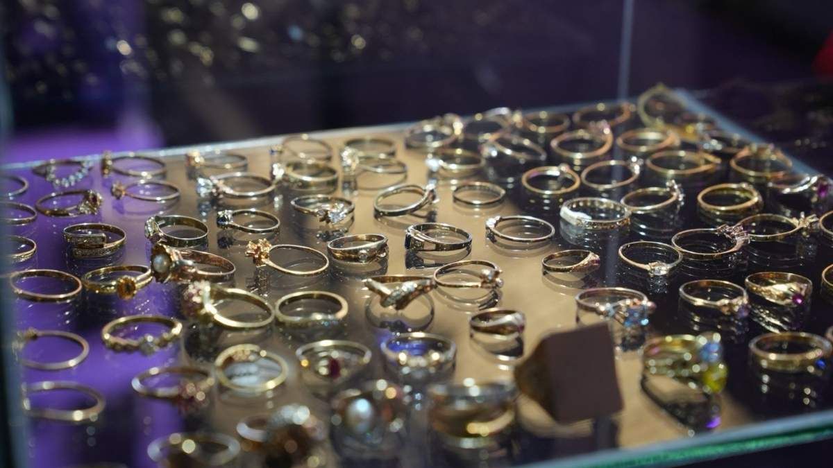 Algunas de las joyas que se rematarán este jueves en una subasta en Santa Fe, en la Estación Belgrano. Algunas de las joyas que se rematarán este jueves en una subasta en Santa Fe, en la Estación Belgrano.