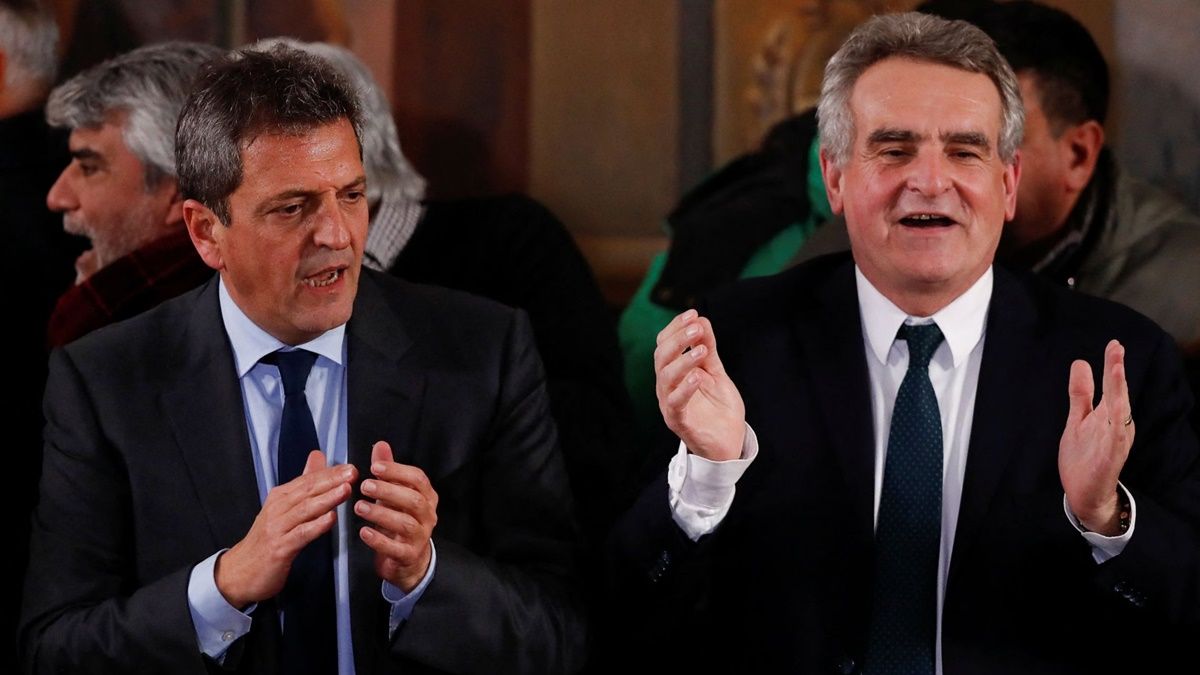 Elecciones 2023. La fórmula presidencial de Unión por la Patria: Sergio Massa y Agustín Rossi. Elecciones 2023. La fórmula presidencial de Unión por la Patria: Sergio Massa y Agustín Rossi.