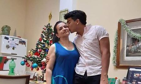 Fernando y su mamá Graciela, el 31 de diciembre, festejando la llegada del 2020. Fernando y su mamá Graciela, el 31 de diciembre, festejando la llegada del 2020.