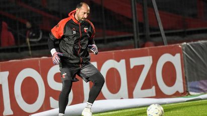 Marcos Díaz seguirá atajando: tras su polémica salida de Colón, fue presentado en un equipo de Perú