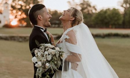 Stefi Roitman y Ricky Montaner tuvieron una boda mixta, con un rabino y un pastor. Stefi Roitman y Ricky Montaner tuvieron una boda mixta, con un rabino y un pastor.