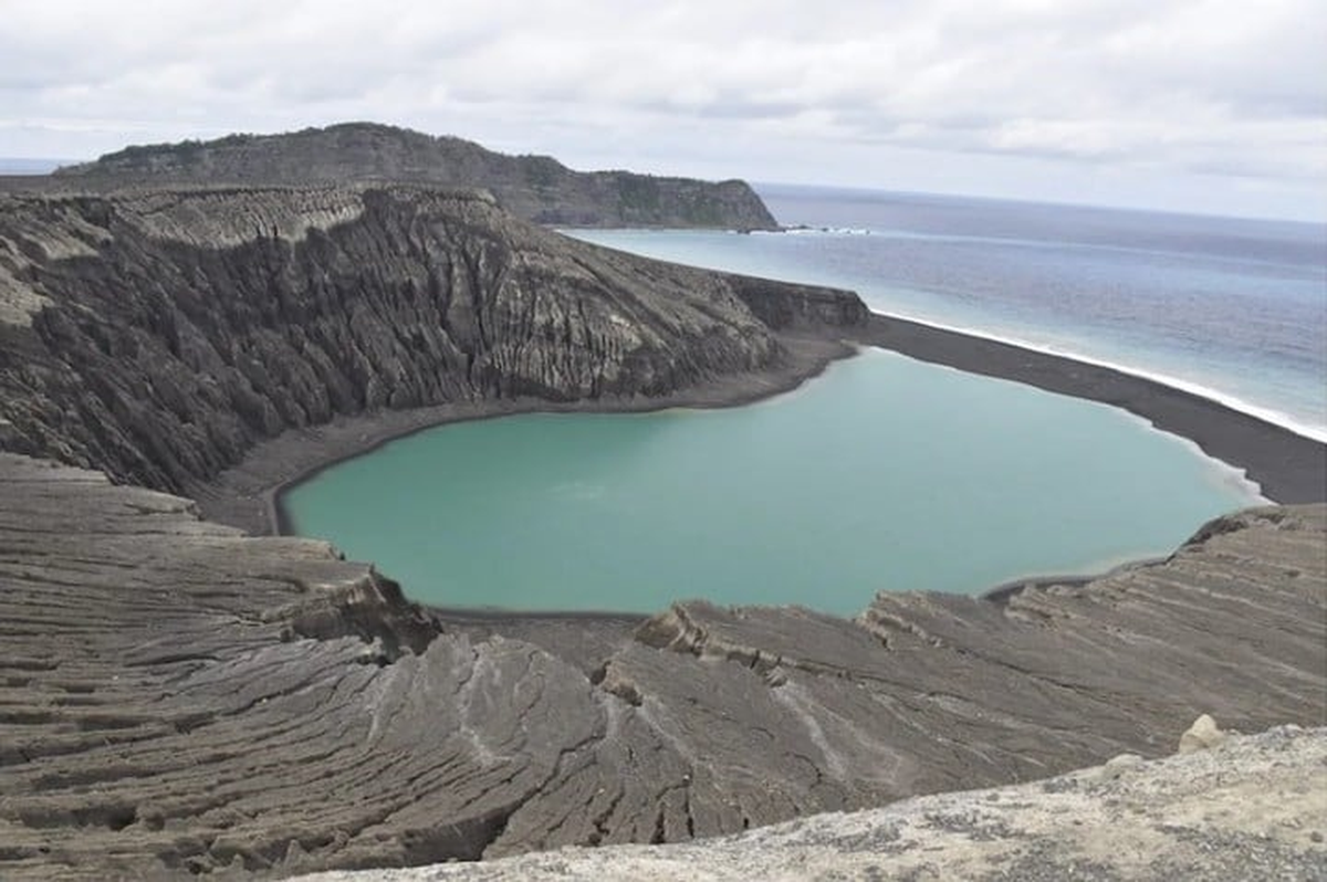 La isla Hunga Tonga-Hunga Ha'apai (Hunga Tonga) no se quedó por mucho tiempo.